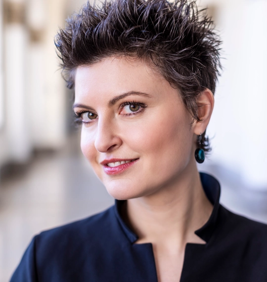 Angela Metzger 3 Petrol